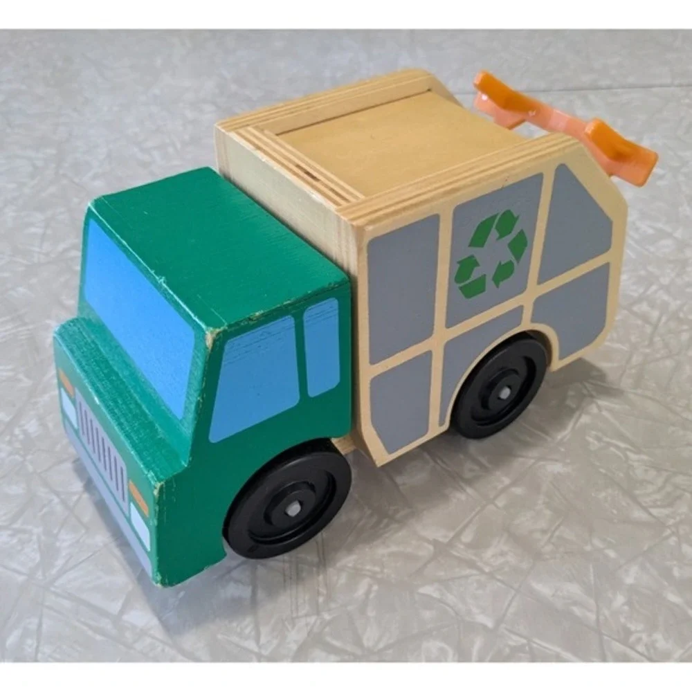 Melissa & Doug Green Wooden Recycling Garbage Truck #4549